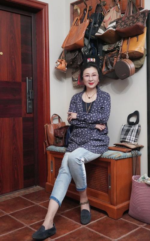黑丝美腿av的相关介绍