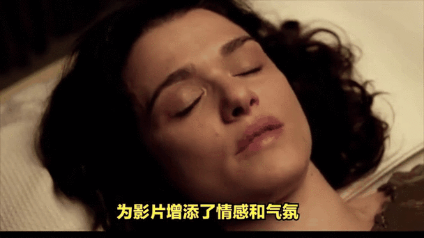 一边摸上面一边亲的相关介绍