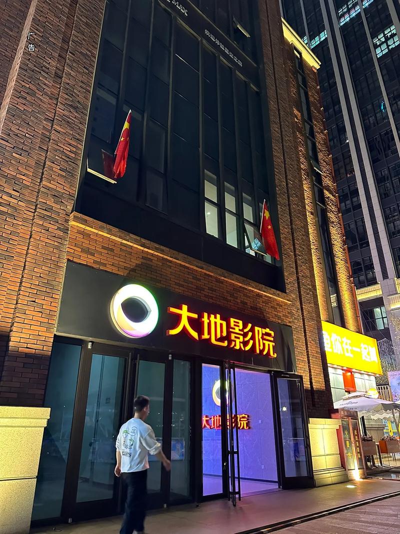 一边脱一边摸一边舔的相关介绍