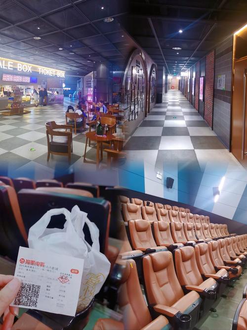 美女玩弄自己的相关介绍