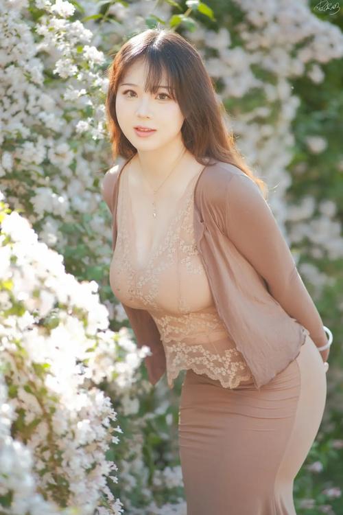 美少妇的羞辱av电影一区二区的相关介绍