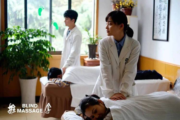 一边摸上面一边下面摸的相关介绍