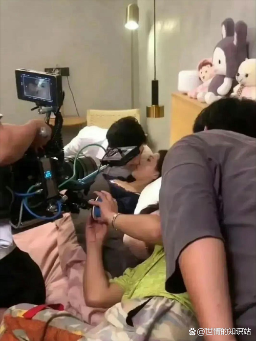 一边亲一边摸免费看第一次的相关介绍