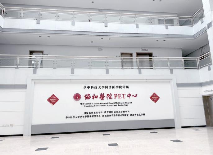 一边脱一边摸一边亲的相关介绍