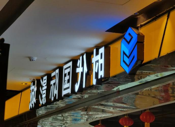 一边亲上面 一边摸下面的相关介绍