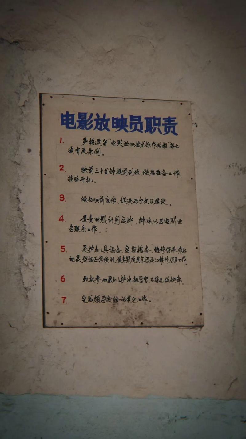 一边亲上一边摸的相关介绍