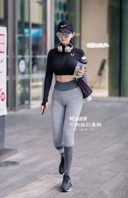 蜜桃av啊女骚的相关介绍