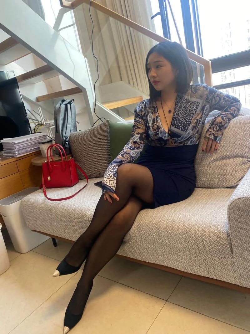 爆操美女老师完整版的相关介绍