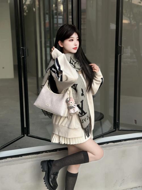 女性黄色分泌物吃什么药的相关介绍