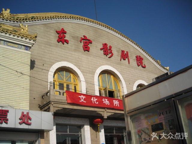 一边亲一边在下面摸的相关介绍