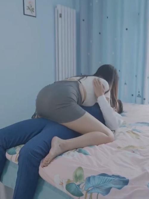 一边摸一边吻的相关介绍