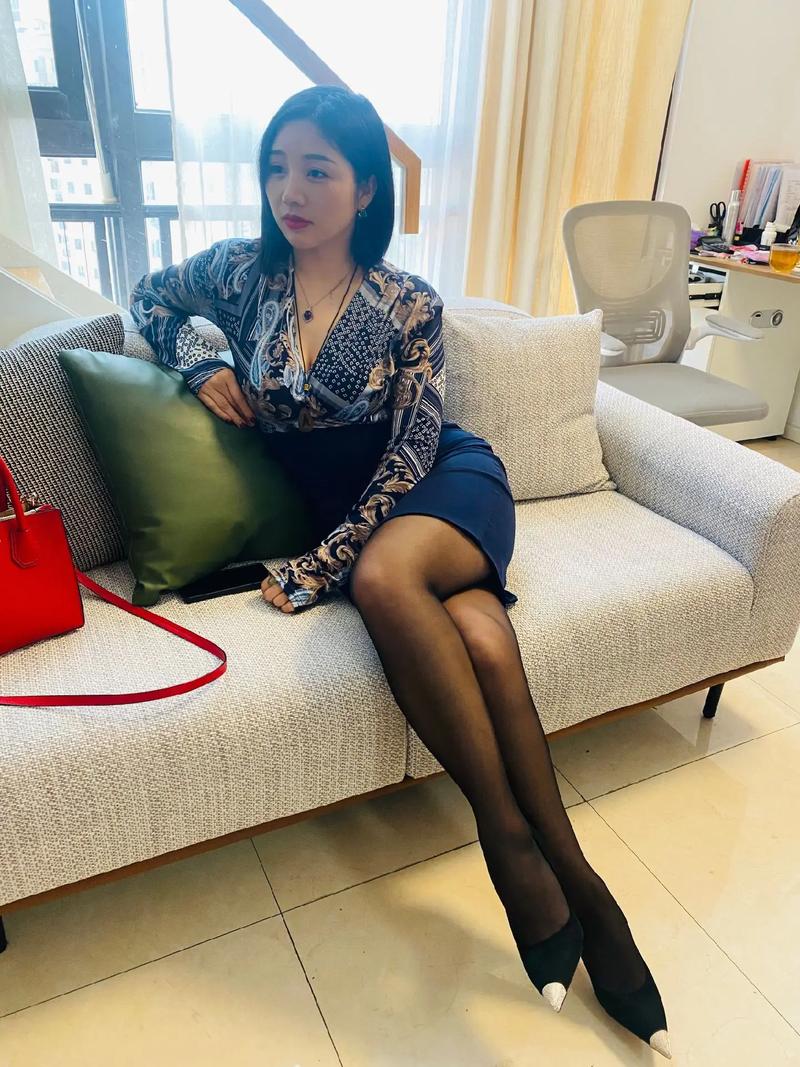绯色av人妻少妇中文字幕的相关介绍