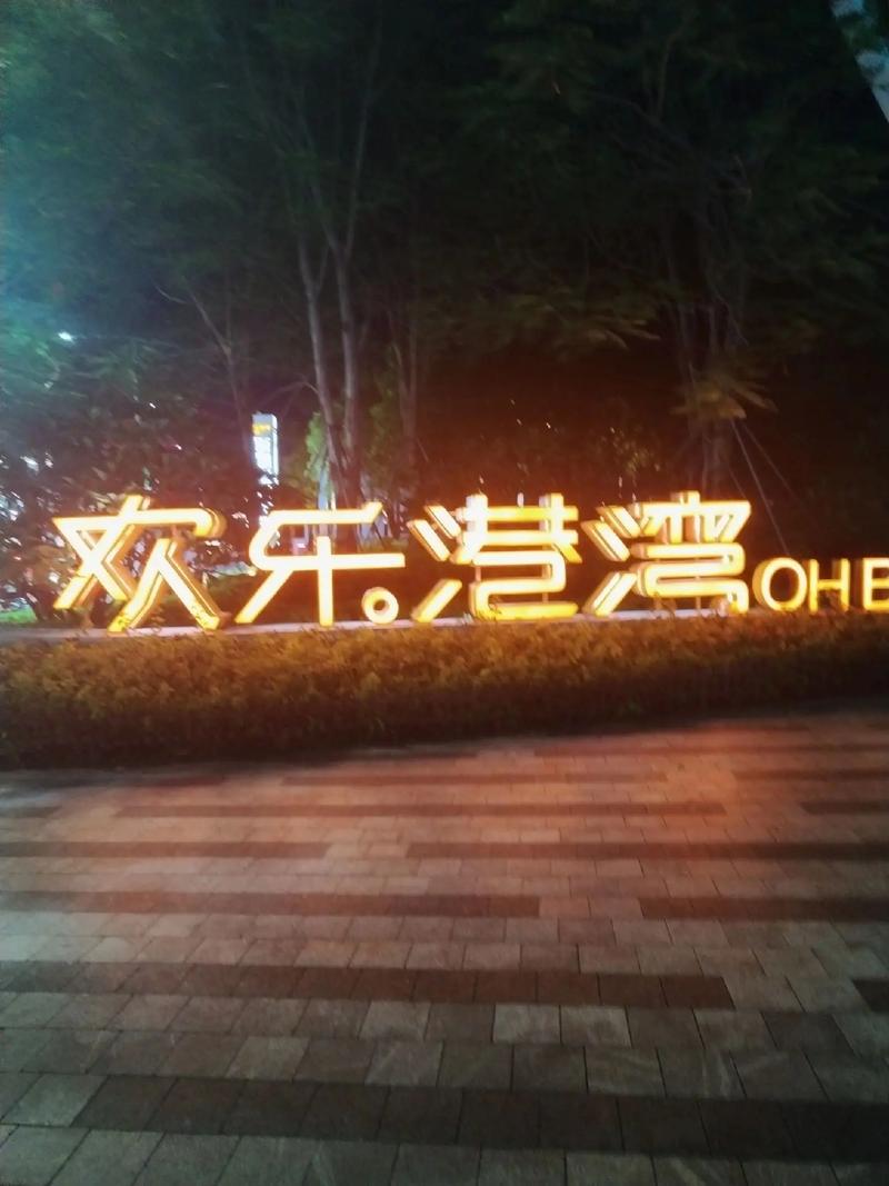 操美女老师逼的相关介绍