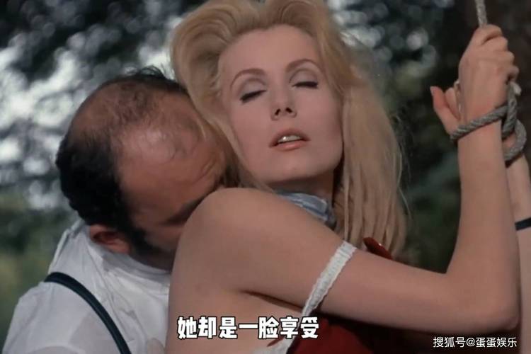 操美女老师大奶子的相关介绍