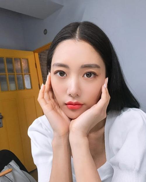 色18国产美女的相关介绍