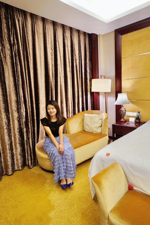女秘书诱惑老板的相关介绍