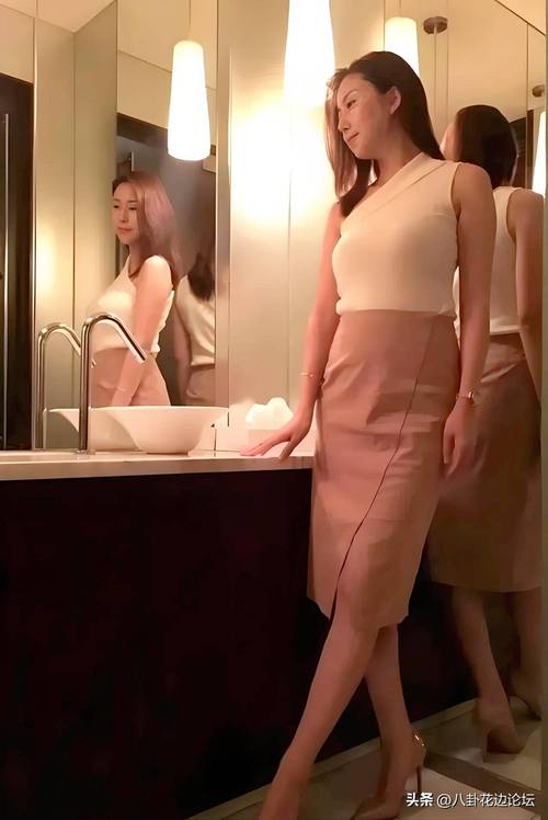 一边摸一边干的相关介绍