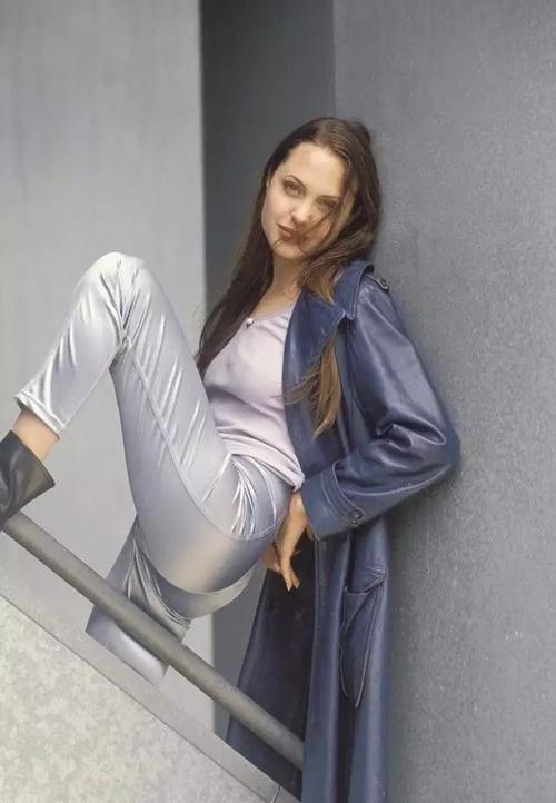 美女av一级片的相关介绍