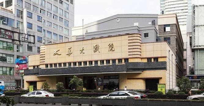 性感老师被学生操的相关介绍