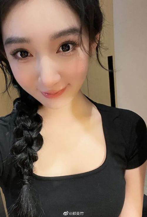 裸黄动漫的相关介绍